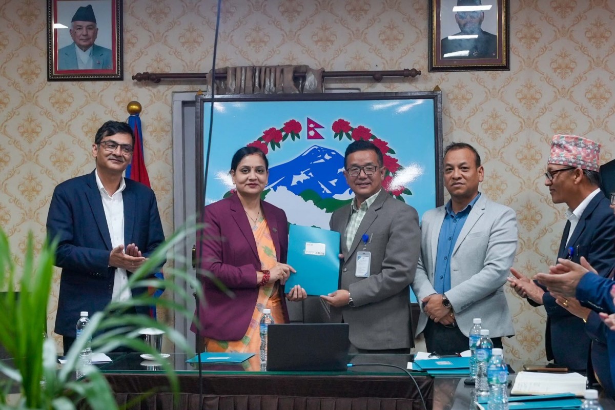 मन्त्री मेहताद्वारा ६ स्वास्थ्य विज्ञान प्रतिष्ठानका उपकुलपतिसँग कार्यसम्पादन सम्झौता